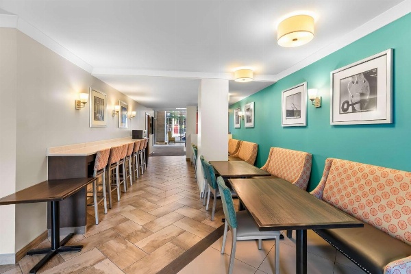 Best Western Plus Hotel Montreal image 4